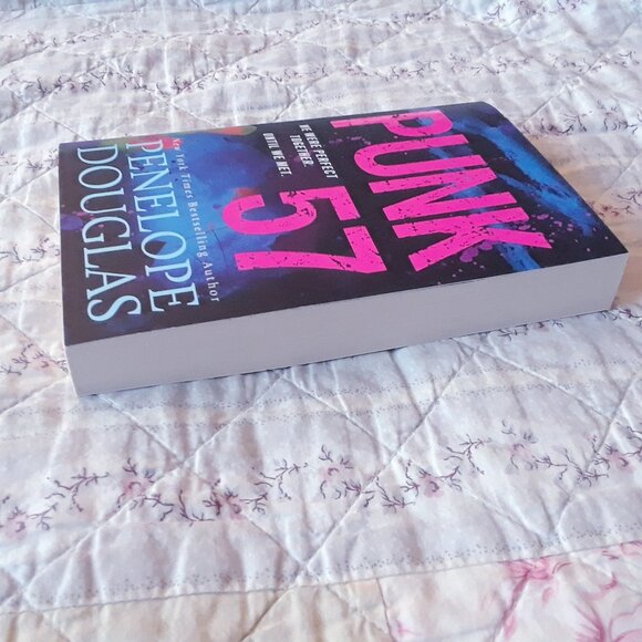 Punk 57 / Penelope Douglas - Picture 3 of 4